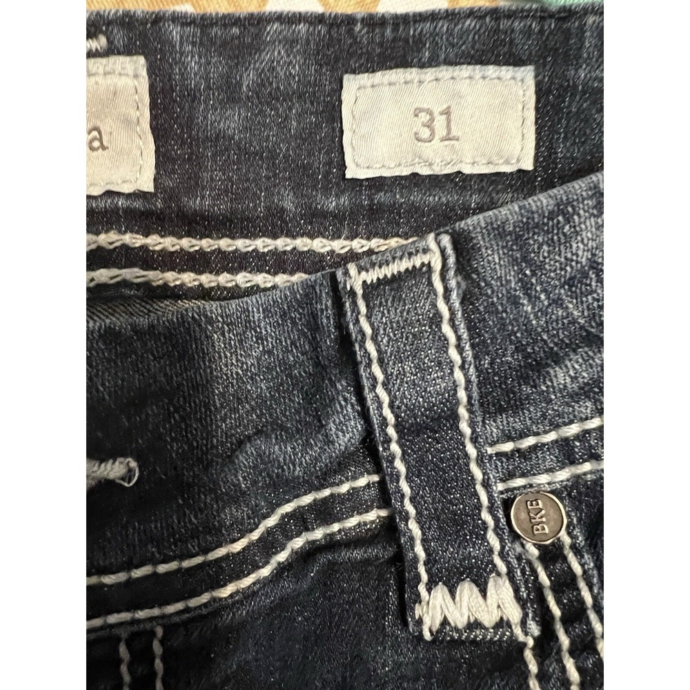 BKE Buckle Shorts Womens Size 31 Dakota Bermuda Denim Embroid Inseam 10 Inches - Picture 6 of 8
